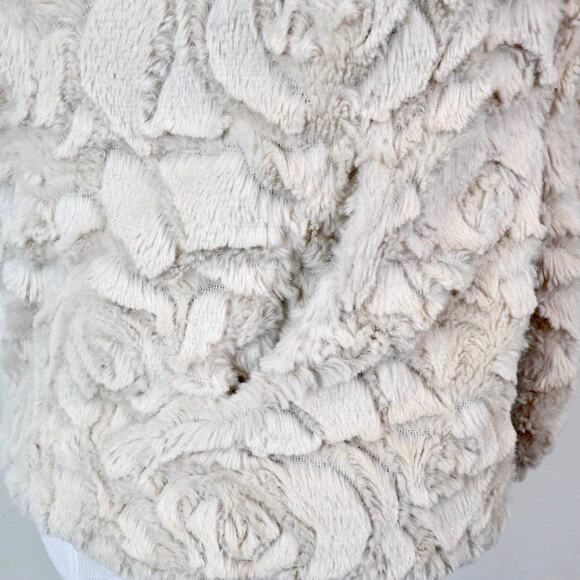 Betsey Johnson Size M Faux Fur Vest Rosette Swirl Cheetah Cream - Picture 8 of 12